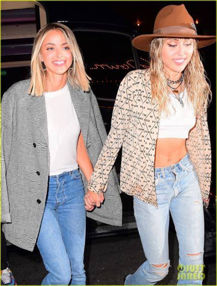 Kaitlynn Carter & Miley Cyrus