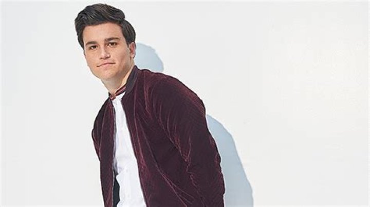 Kalama Epstein Talks His Character & More – Hollywood Life