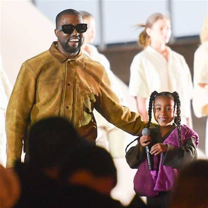 Kanye West & his daughter Chicago at North&rsquo;s basketball game