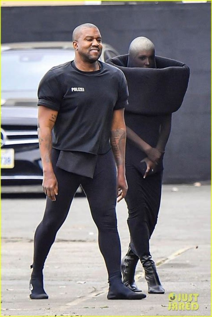 Kanye West Wears Ski Mask In Las Vegas Amid Irina Shayk Dating Report – Hollywood Life