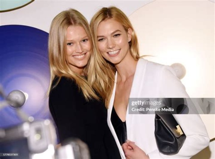 Karlie Kloss in the front rowChristian Dior show, Front Row, Spring Summer 2019, Haute Couture Fashion Week, Paris, France - 21 Jan 2019Wearing Dior
