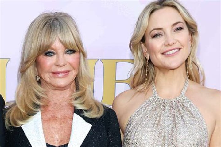 Kate Hudson & Goldie Hawn At The Premiere Of &lsquo;Glass Onion&rsquo;