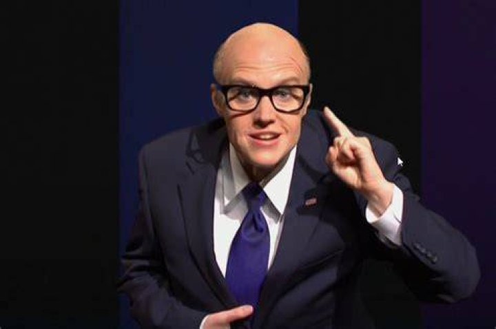 Kate McKinnon as Rudy Giuliani & Alec Baldwin as Donald Trump