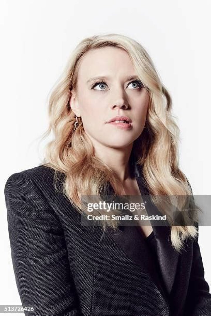 Kate McKinnon poses