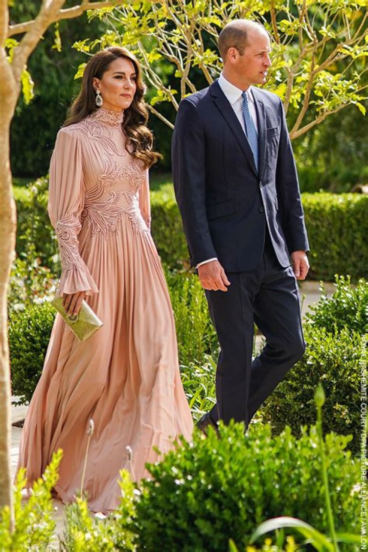 Kate Middleton Wears Pink Dress For Garden Party: Photos – Hollywood Life