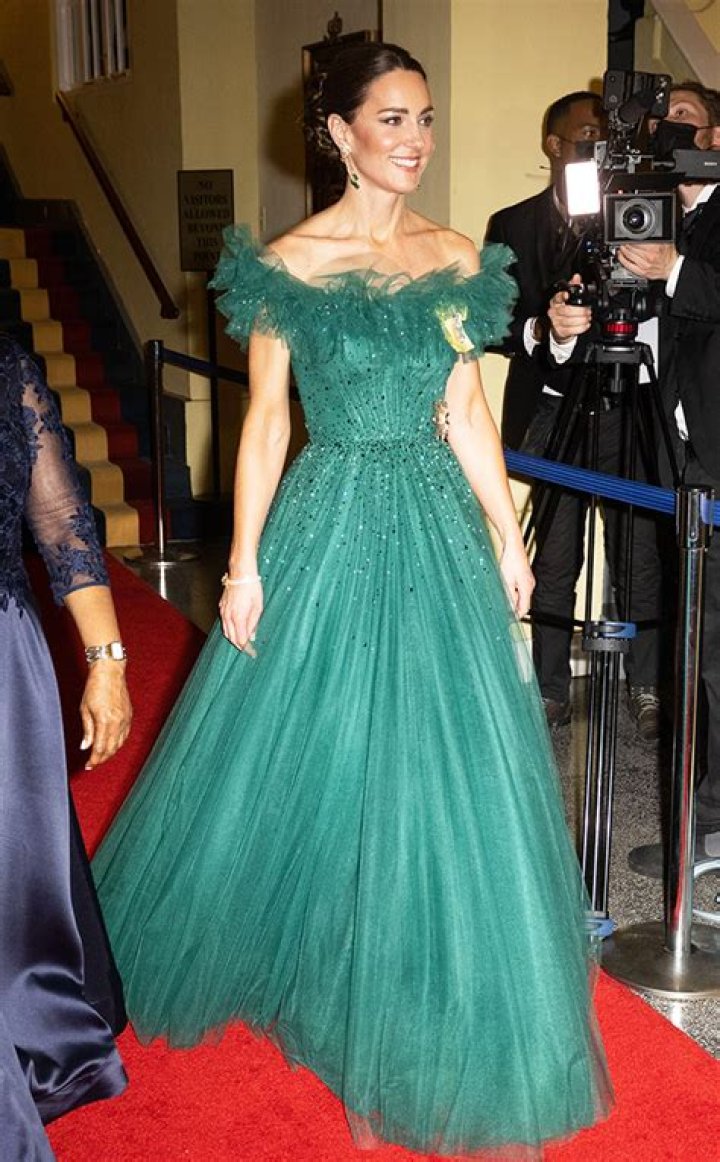 Kate Middleton Wows In Emerald Green Dress For Jamaica State Dinner – Hollywood Life