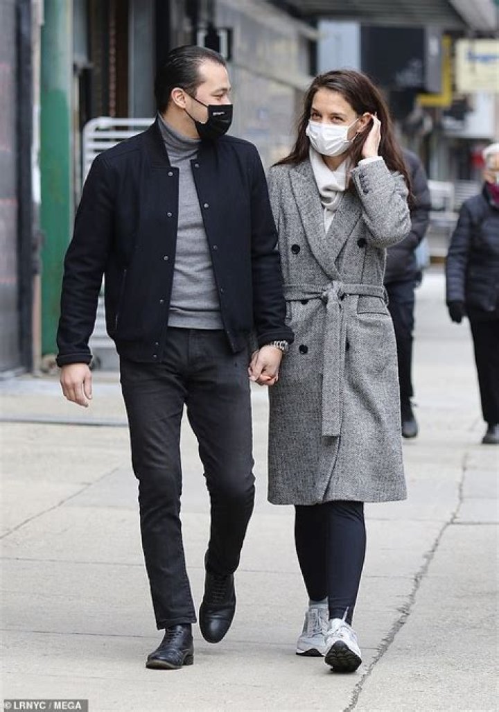 Katie Holmes and boyfriend Emilio Vitolo Jr. make out at his restaurant.