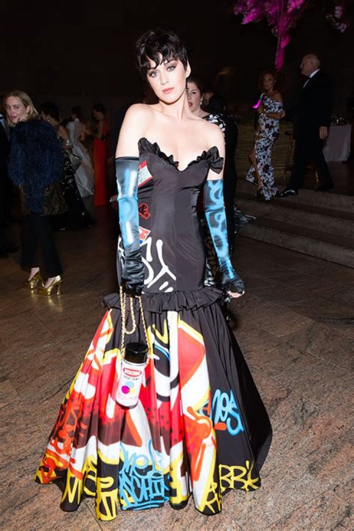 Katy Perry Reveals Met Gala Dress – Outfit Includes Diaper – Hollywood Life