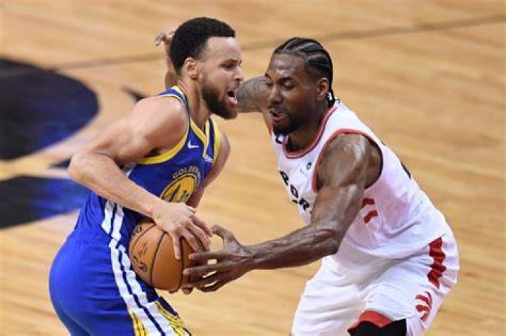 Kawhi Leonard defends Steph Curry