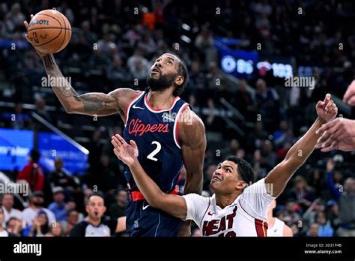 Kawhi Leonard grabs a rebound