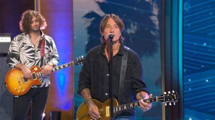 Keith Urban Performs