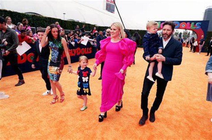 Kelly Clarkson Admits Her Kids Are Still Hoping She’ll Reconcile With Ex 3 Years After Split
