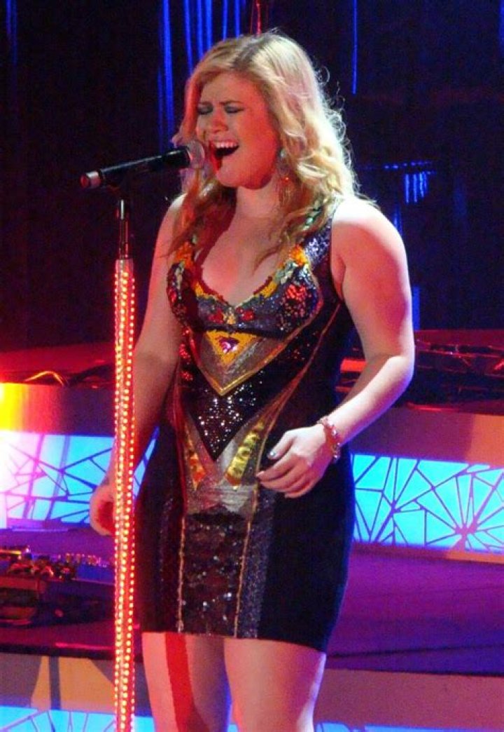 Kelly Clarkson Boob Job