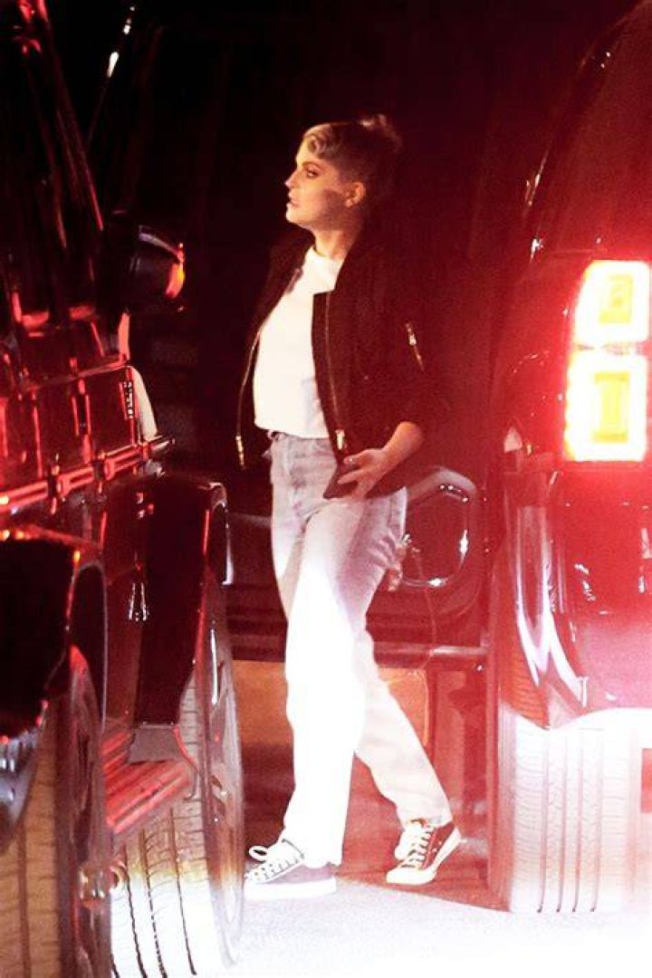 Kelly Osbourne Rocks High-Waisted Jeans To Show Off 85 Lb. Weight loss On 36th Birthday