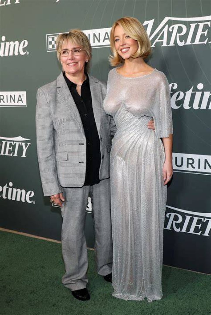 Kelly Osbourne Stuns in a LBD