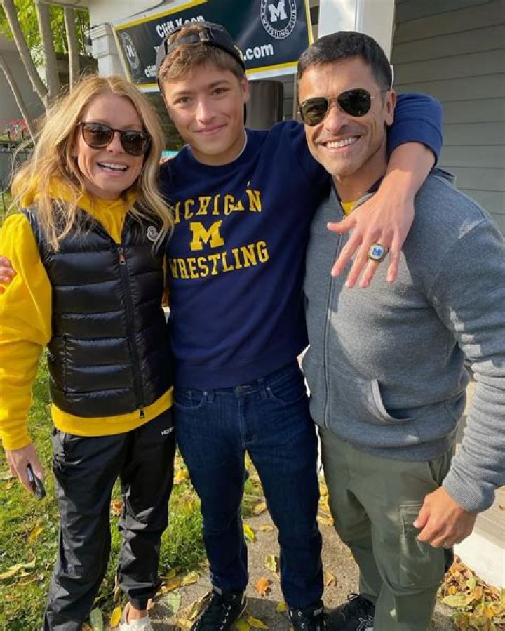 Kelly Ripa & Mark Consuelos Take Son Joaquin To University Of Michigan – Hollywood Life