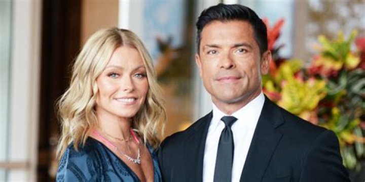 Kelly Ripa’s Hunky Husband Mark Consuelos Grabs Her Butt In ‘Missin This Kissin’ Throwback Pic