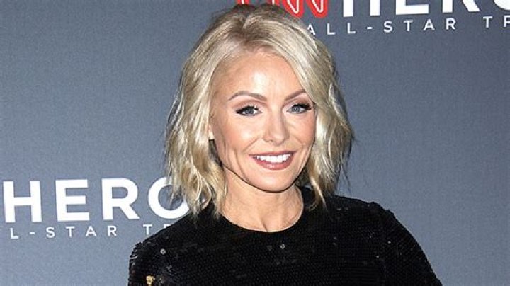 Kelly Ripa Wants To Cut Grey Hair With Dull Scissors But It’s ‘Risky’ – Hollywood Life