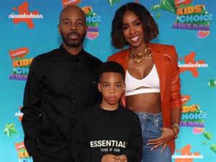Kelly Rowland Ciara Pregnancy Photo