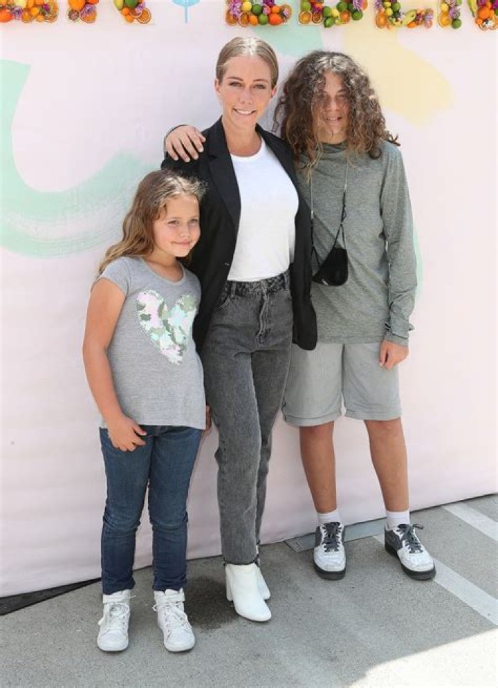 Kendra Wilkinson and Hank Baskett’s Family: Photos – Hollywood Life