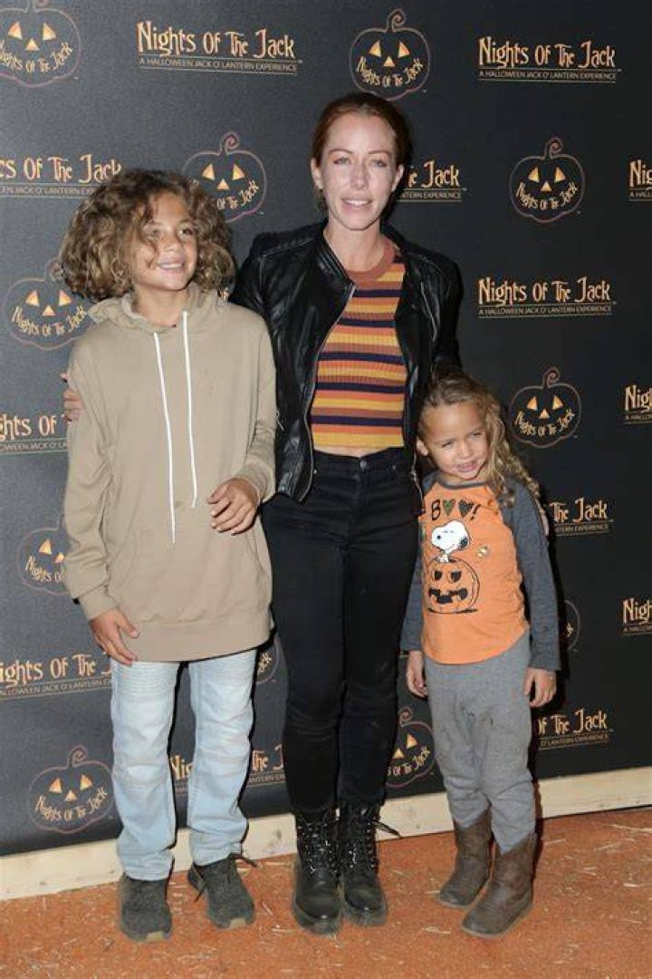 Kendra Wilkinson At A Pumpkin Patch