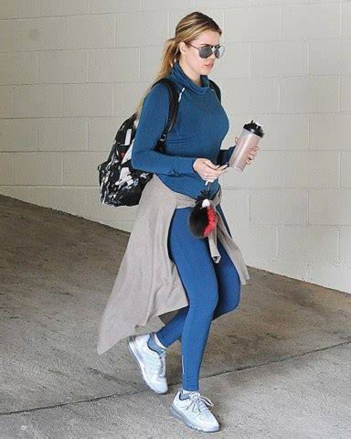 Khloe Kardashian Posts Workout Video Of Bear Crawls With Weight – Hollywood Life