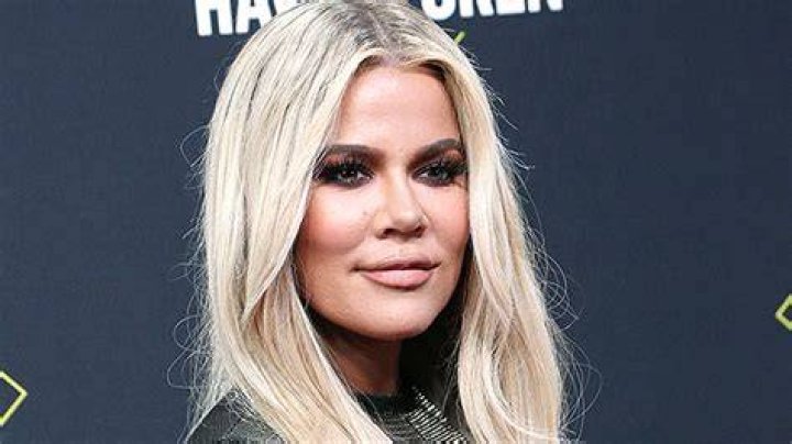 Khloe Kardashian Reacts To Kendall Jenner’s Clapback About Dating Life – Hollywood Life