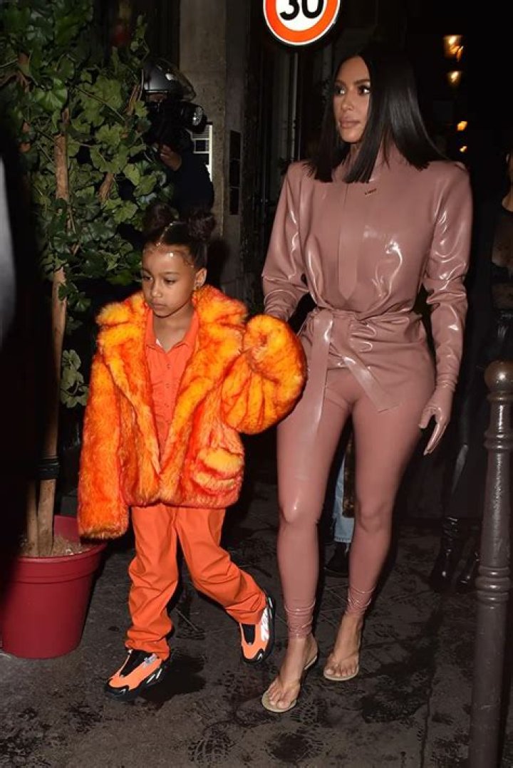 Kim & Kourtney Kardashian