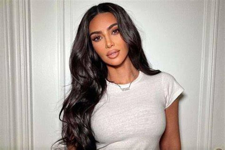 Kim Kardashian In A Sweatshirt & Leggings