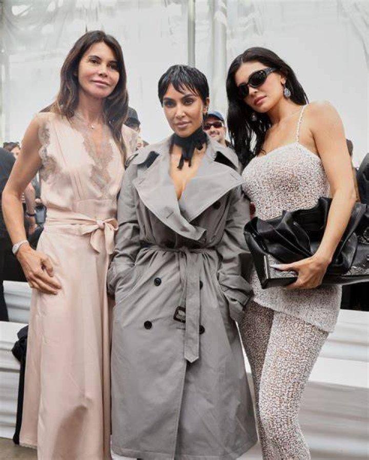 Kim Kardashian & Paris Hilton Reunite For Photoshoot On ‘KUWTK’ – Hollywood Life