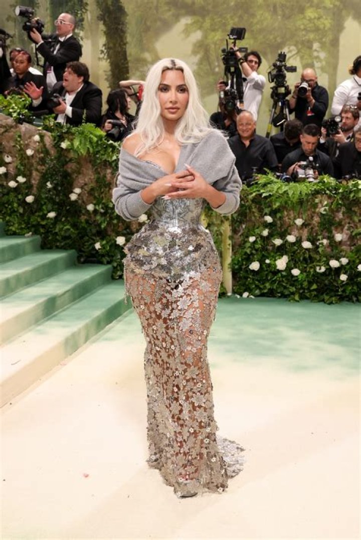 Kim Kardashian shines