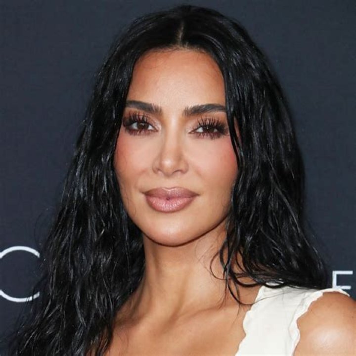 Kim Kardashian&rsquo;s low cut dress
