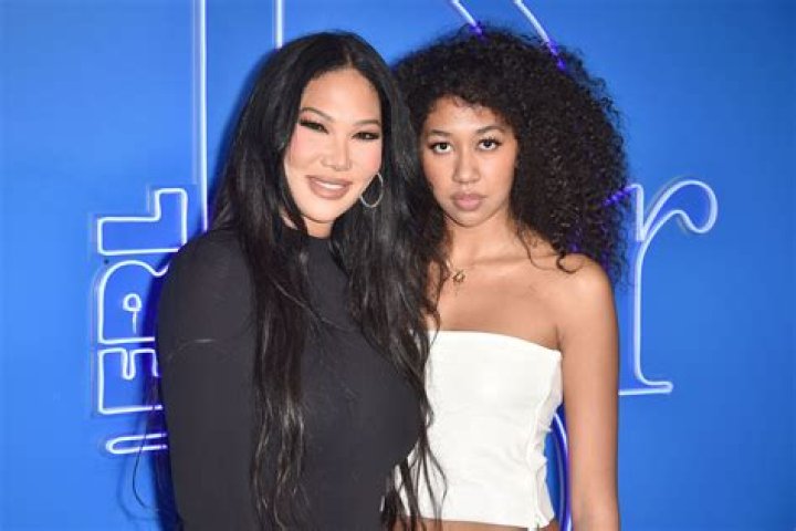 Kimora Lee Simmons Talks Parenting Daughters With Russell Simmons – Hollywood Life