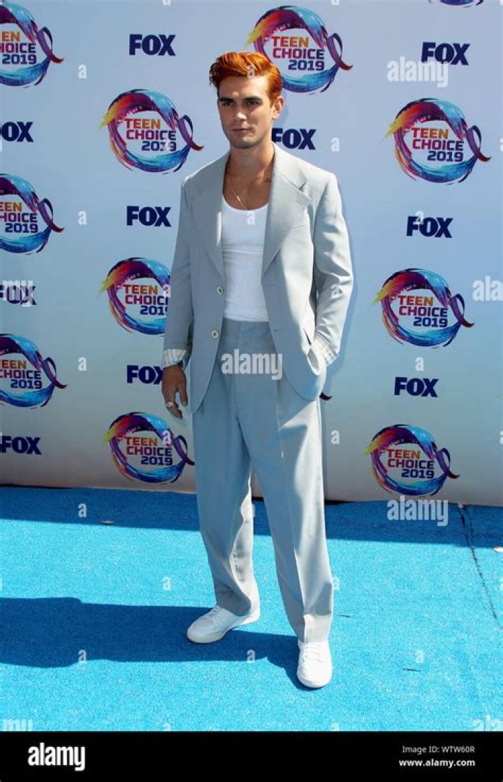 KJ Apa Teen Choice Awards
