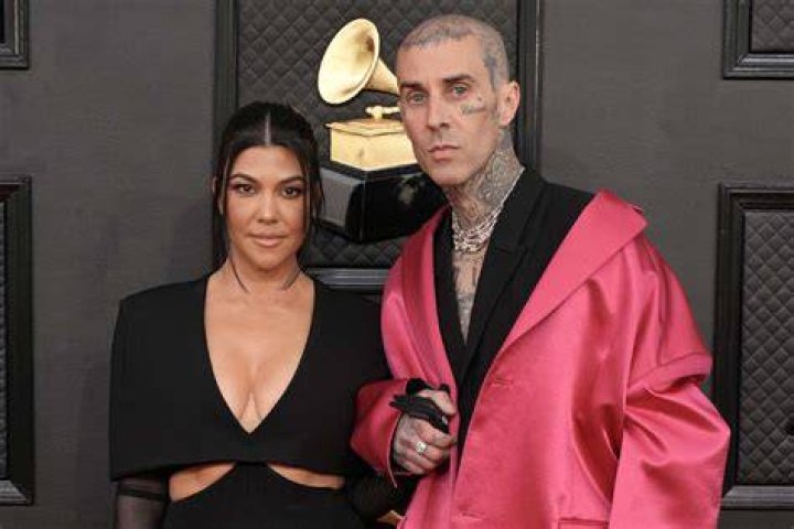 Kourtney Kardashian and Travis Barker hold hands as arriving back at the New York CIty Hotel Pictured: Kourtney Kardashian and Travis Barker Ref: SPL7034744 190523 NON-EXCLUSIVE Picture by: Felipe Ramales / SplashNews.com Splash News and Pictures USA: 310-525-5808 UK: 020 8126 1009 World Rights