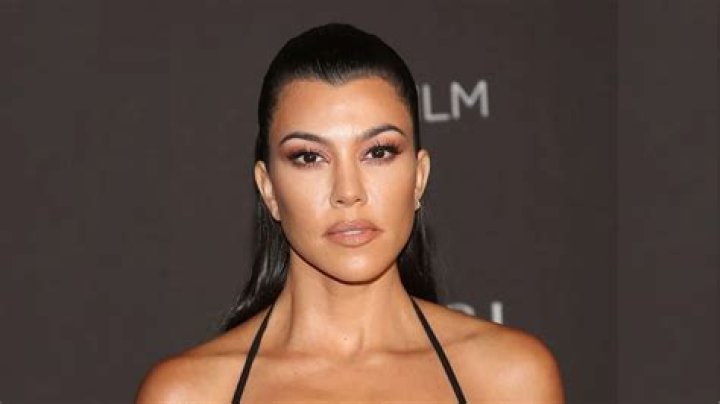 Kourtney Kardashian Is Soaking Wet In A Bikini In Palm Springs: Photos – Hollywood Life