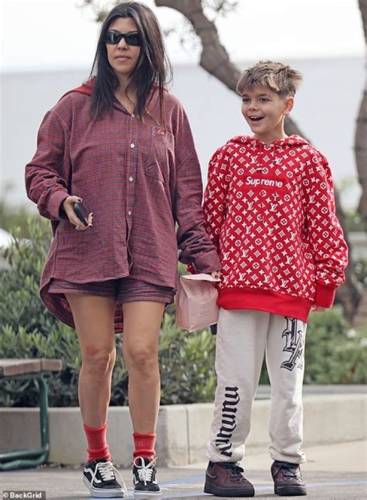 kourtney kardashisan travis barker