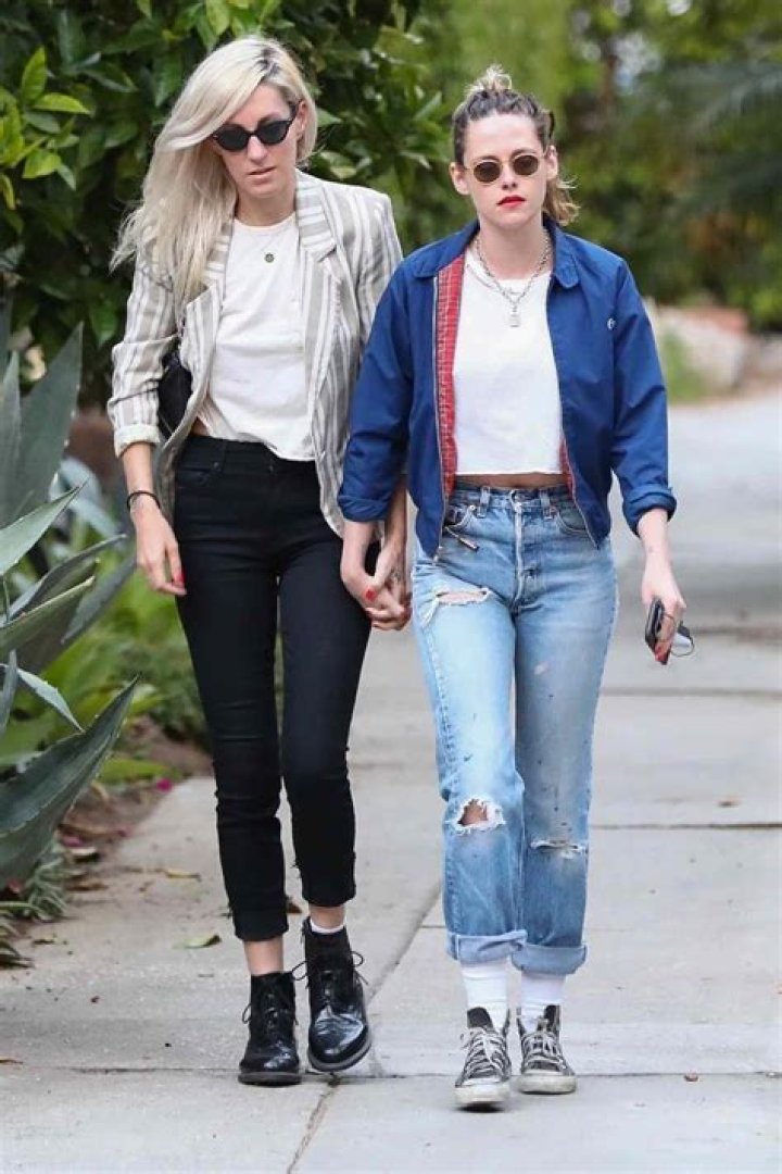 Kristen Stewart and girlfriend Dylan Meyer were spotted stocking up on groceries at the Ralphs Supermarket in Malibu, CA. The two were seen pushing a cart full of goods after shopping for about an hour. 27 Aug 2020 Pictured: Kristen Stewart and girlfriend Dylan Meyer were spotted stocking up on groceries at the Ralphs Supermarket in Malibu, CA. The two were seen pushing a cart full of goods after shopping for about an hour. Photo credit: Marksman / MEGA TheMegaAgency.com +1 888 505 6342 (Mega Agency TagID: MEGA696905_001.jpg) [Photo via Mega Agency]