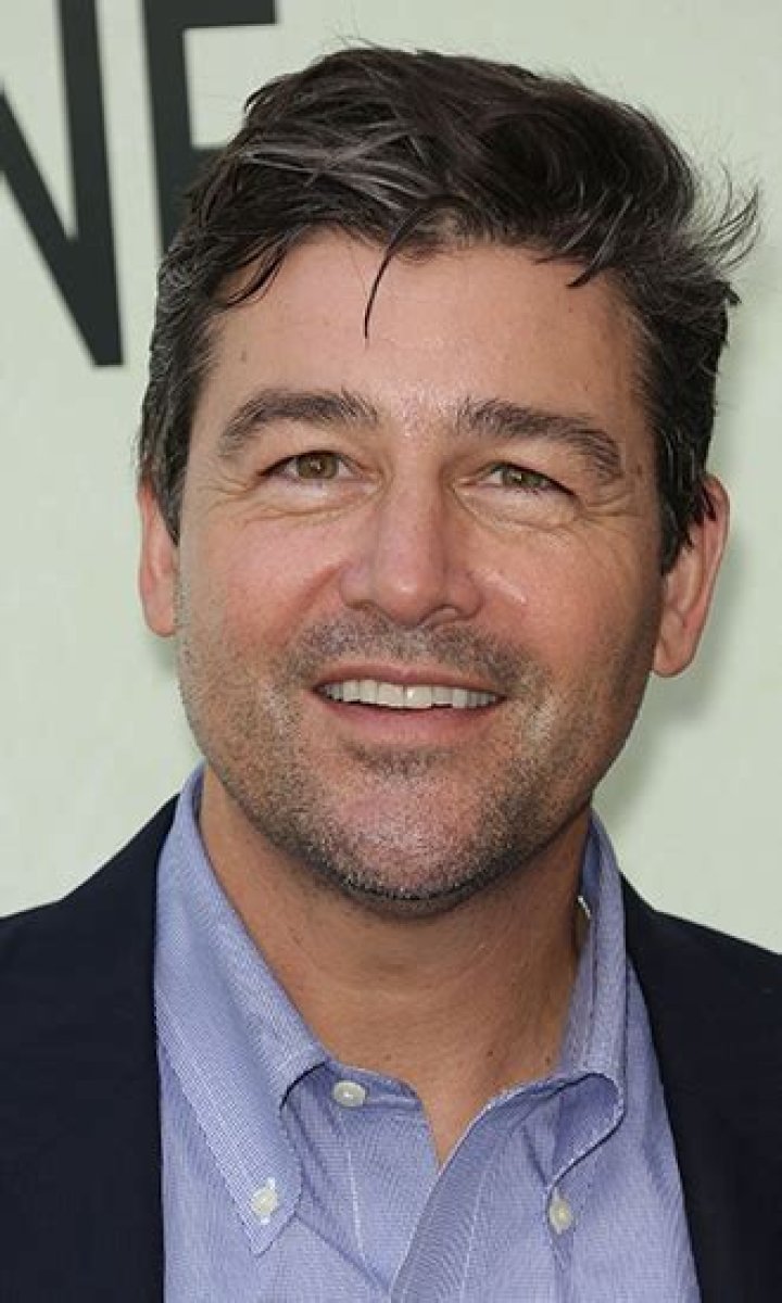 Kyle Chandler Celebrity Profile – Hollywood Life