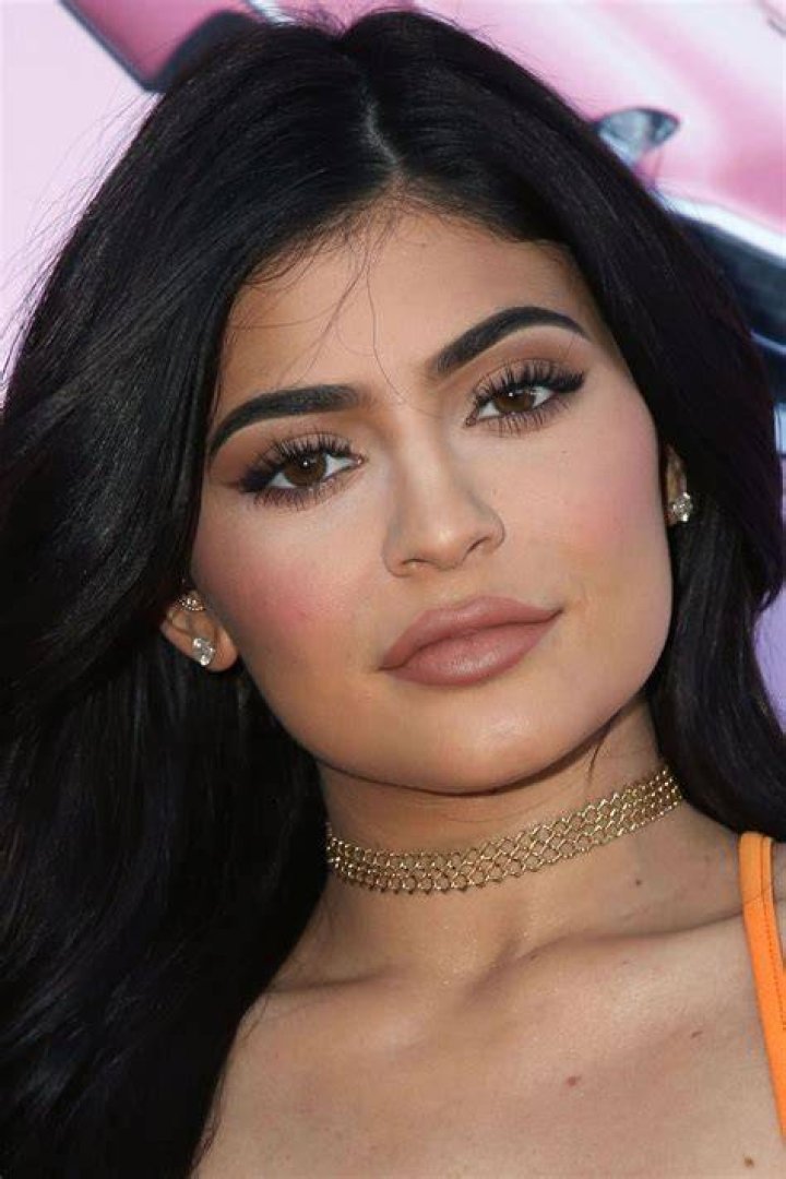 Kylie Jenner arrives to craigs for her birthday party in Los Angeles, Ca at Craigs Pictured: Kylie Jenner Ref: SPL5015224 100818 NON-EXCLUSIVE Picture by: Pap Nation / SplashNews.com Splash News and Pictures Los Angeles: 310-821-2666 New York: 212-619-2666 London: 0207 644 7656 Milan: +39 02 4399 8577 Sydney: +61 02 9240 7700 World Rights