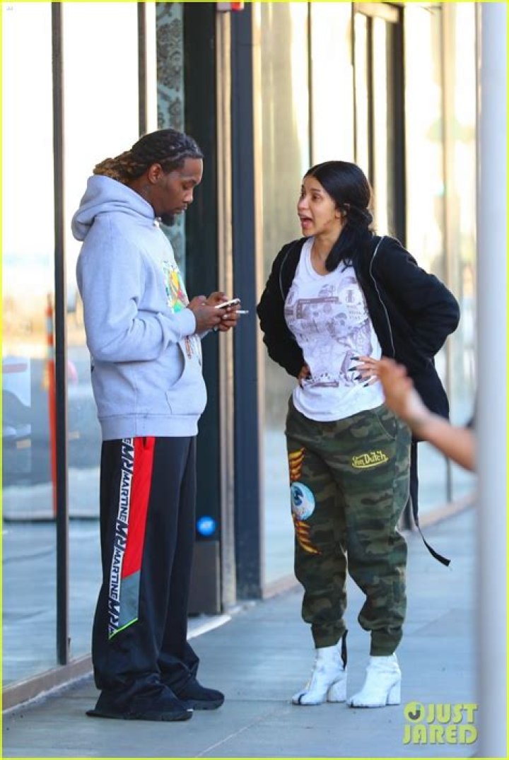 Kylie Jenner Bares Her Abs In A Crop Top & Designer Jeans During Beverly Hills Outing