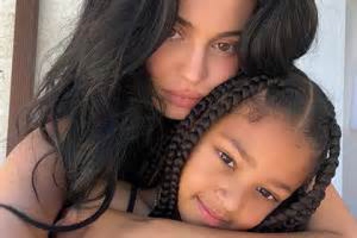Kylie Jenner’s Natural Hair — PICS