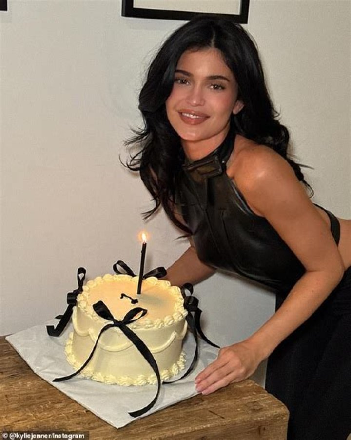 Kylie Jenner Sizzles In Open Black Bustier As Travis Scott Reacts To Cheating Rumors: Photos