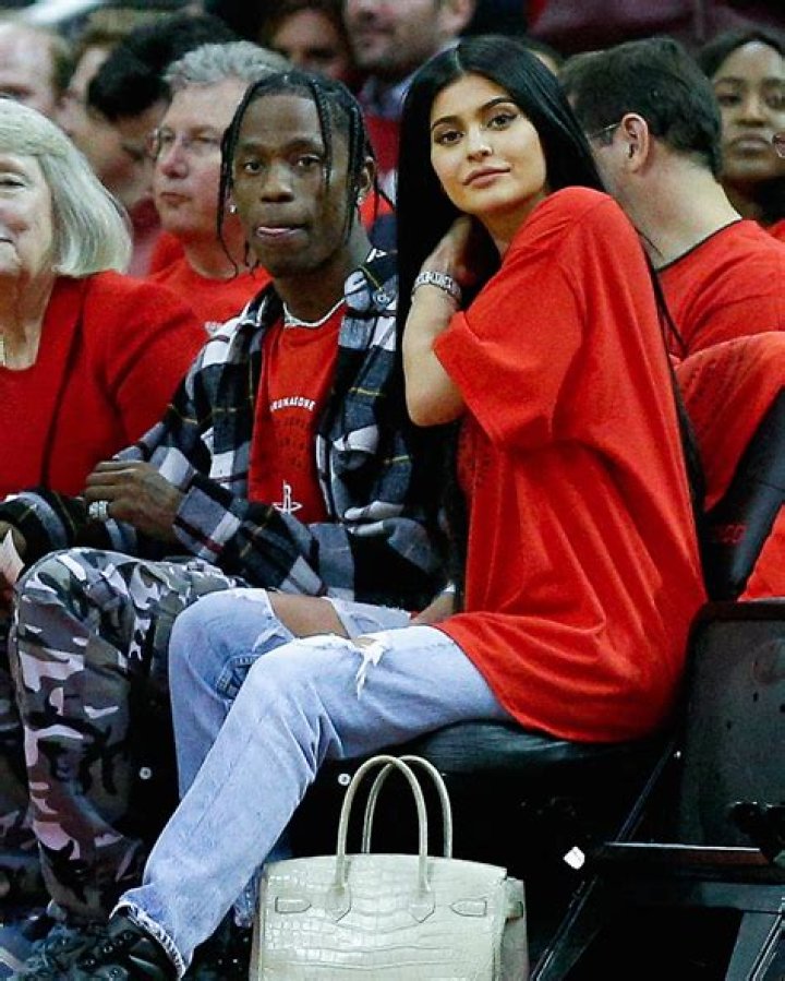 Kylie Jenner Travis Scott cuddle
