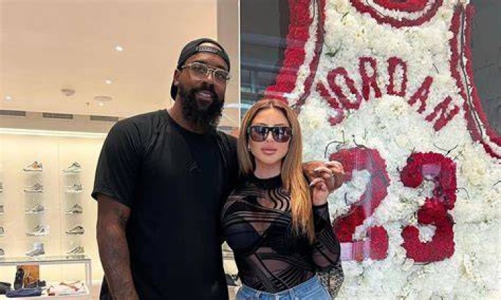 Larsa Pippen & Marcus Jordan Kiss