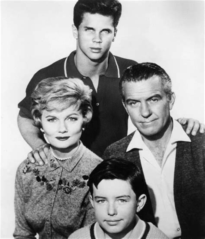 ‘Leave It To Beaver’ Star Tony Dow Dead At 77 – Hollywood Life