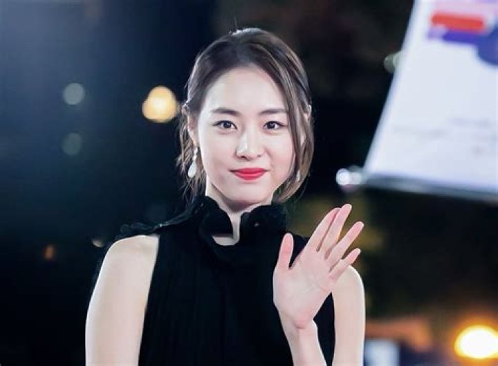 Lee Hi Makes Her Epic Comeback
