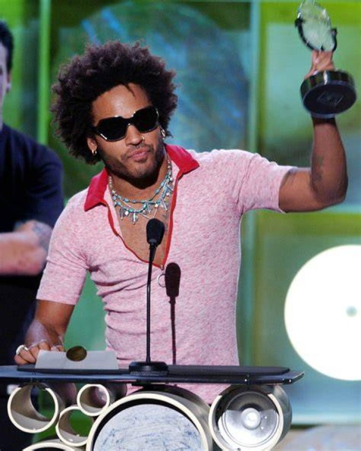 Lenny Kravitz Goes Nude for New ‘TK421’ Music Video – Hollywood Life