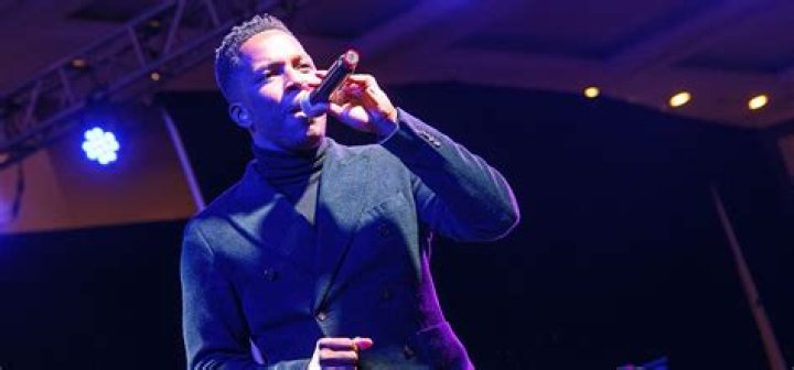 Leslie Odom Jr. performs at NBC&rsquo;s New Year&rsquo;s Eve special