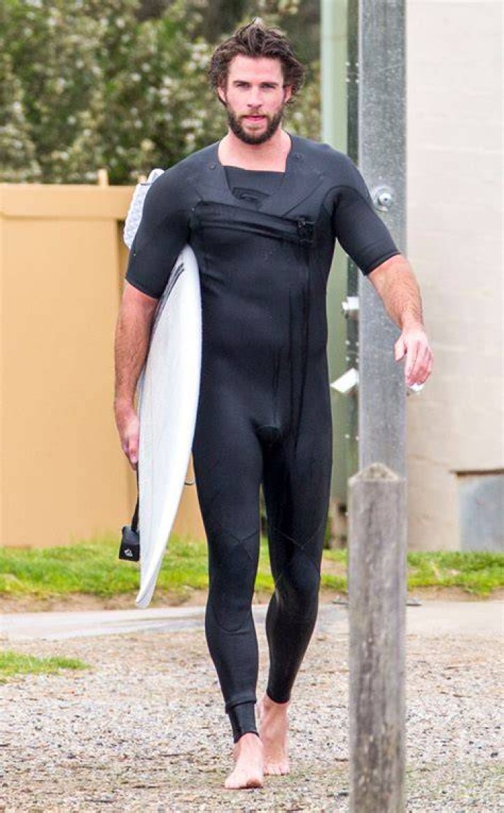 Liam Hemsworth surfing